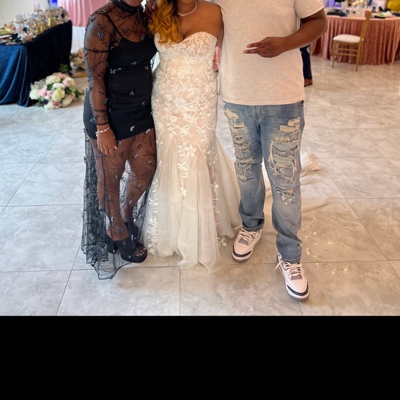 Wedding dress - Picture 3 of 4